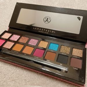 Anastasia Beverly Hills - Amrezy palette *Limited Edition*